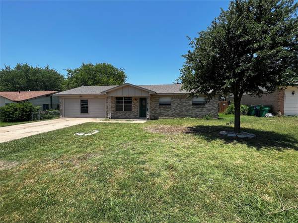 5909 Bowling Drive, Watauga, TX 76148