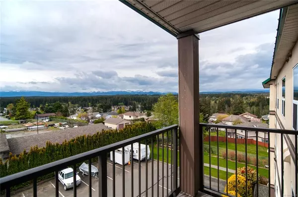 Campbell River, BC V9W 6Y7,280 Dogwood St S #404