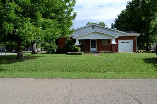 224 E 2nd Street, Stroud, OK 74079