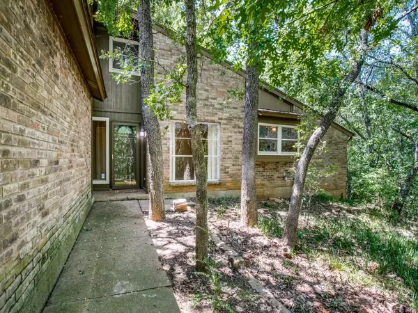 1658 Watson Road W, Fort Worth, TX 76103