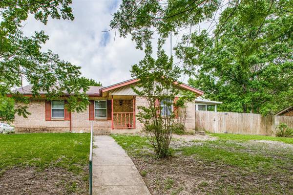 2701 Woodlawn Drive, Ennis, TX 75119