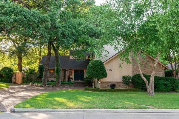 1315 CLOVER HILL Road, Mansfield, TX 76063