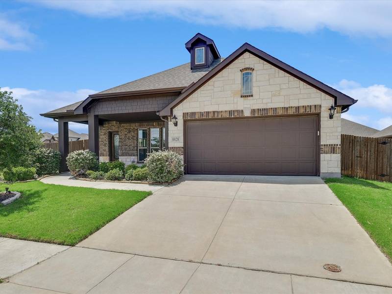 8828 Cassidy Lane, Aubrey, TX 76227