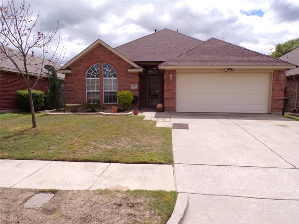 8936 Saranac Trail, Fort Worth, TX 76118