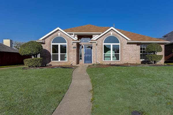 1025 Essex Drive, Cedar Hill, TX 75104