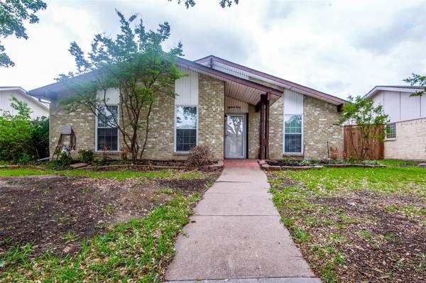 1840 Paxton Drive, Carrollton, TX 75007