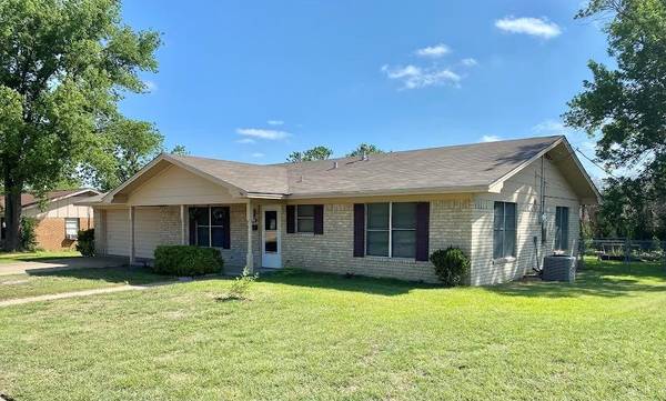 814 S Avenue M, Clifton, TX 76634