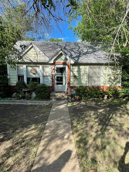 104 Floyd Street, Waxahachie, TX 75165