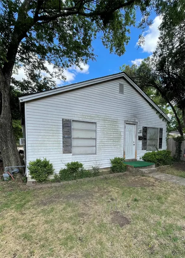 102 Anderson Street, Waxahachie, TX 75165