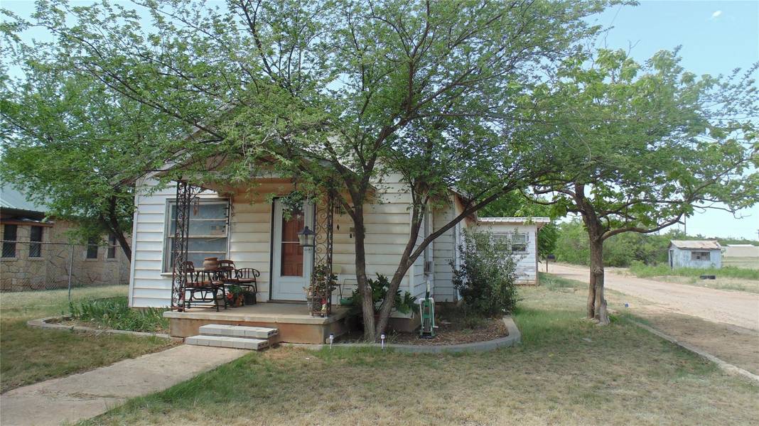 702 MAIN Street, Lawn, TX 79530