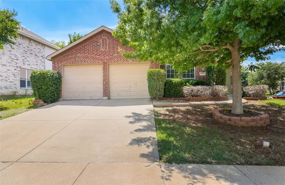 12500 Summerwood Drive, Fort Worth, TX 76028