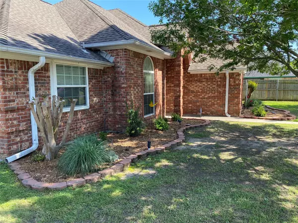 2204 Canyon Circle, Bonham, TX 75418