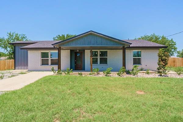 220 Saint Charles Drive, Springtown, TX 76082