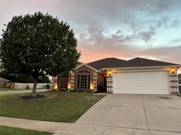 952 Thistle Meade Circle, Burleson, TX 76028