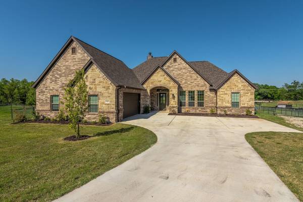 530 Christian Way, Azle, TX 76020