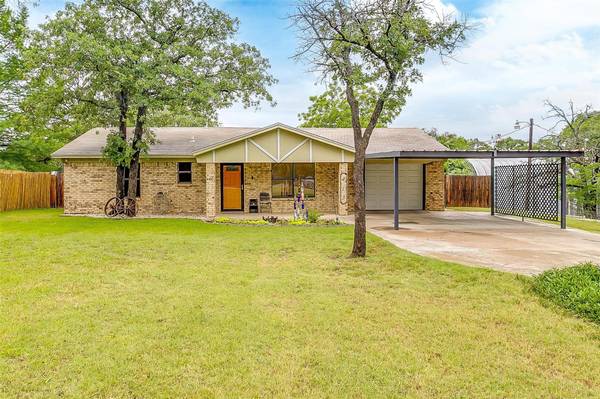 413 Cedarwood Street, Azle, TX 76020