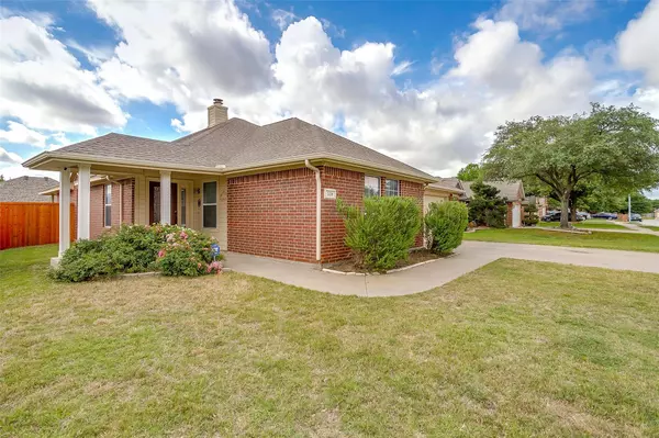 328 Bicole Drive, Burleson, TX 76028