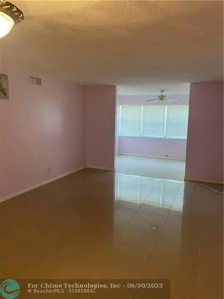 Sunrise, FL 33322,9800 Sunrise Lakes Blvd  #105