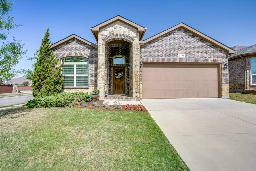 2401 Half Moon Bay Lane, Fort Worth, TX 76177