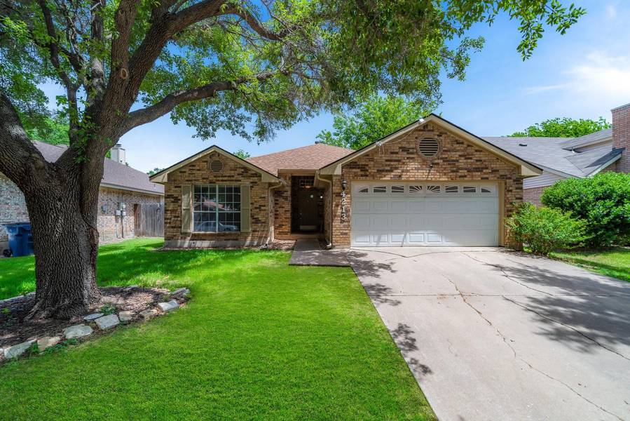 4213 Goodnight Circle, Haltom City, TX 76137