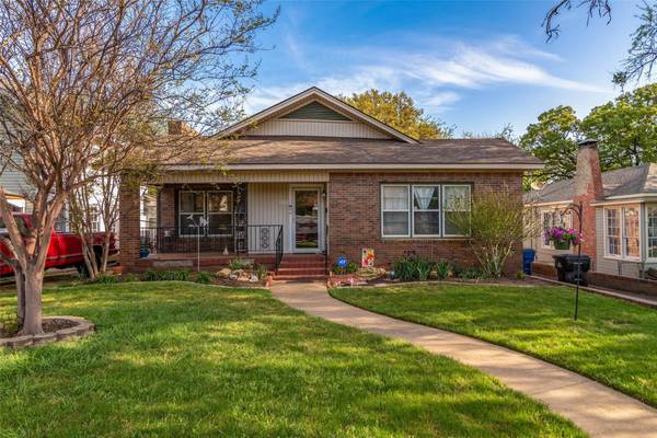 1119 W Walker Street,  Denison,  TX 75020