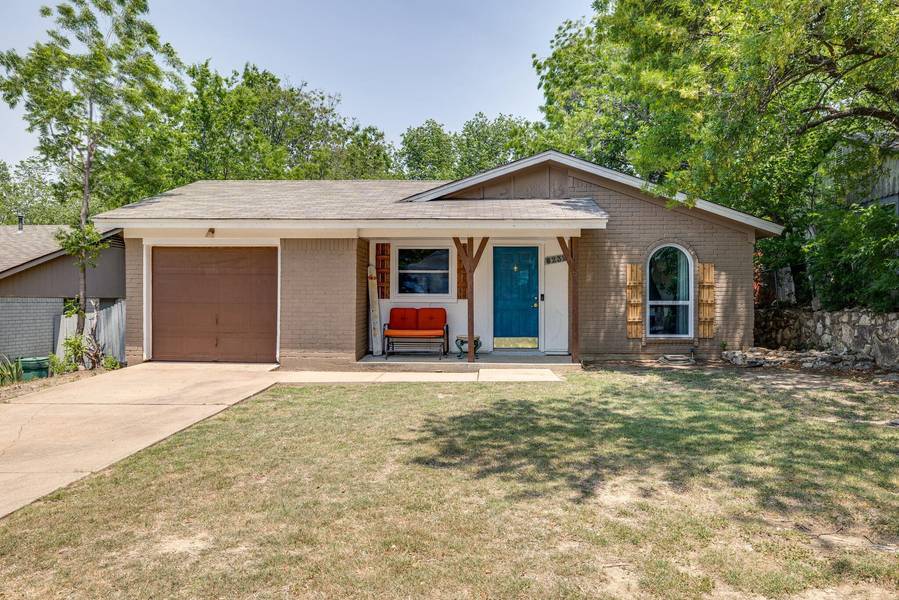 8232 Richard Street, White Settlement, TX 76108