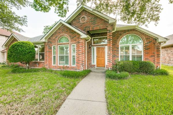 825 Buckeye Drive, Mesquite, TX 75181