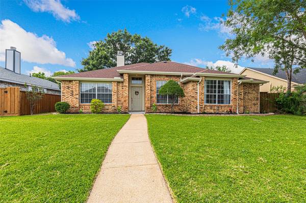 8102 Lake Bend Drive, Rowlett, TX 75088