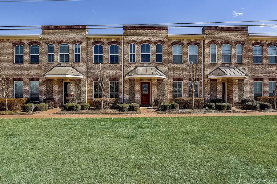 207 S Kealy Avenue, Lewisville, TX 75057