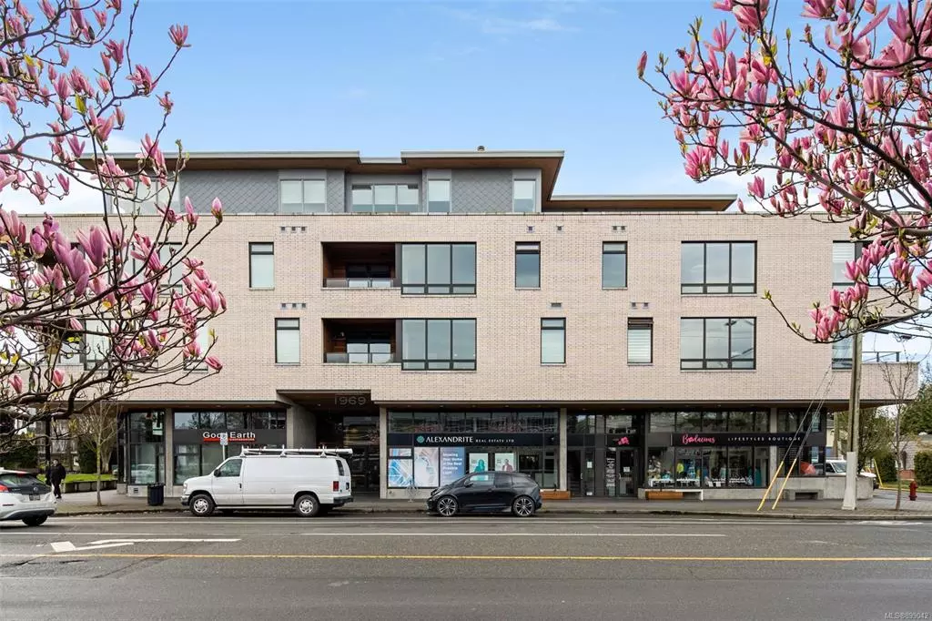 Victoria, BC V8R 1E3,1969 Oak Bay Ave #202