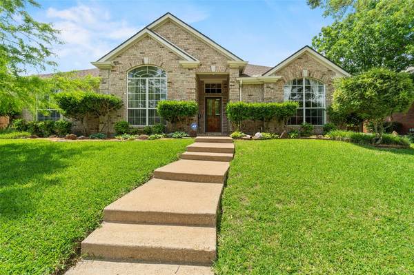 1906 Walnut Hill Drive, Rowlett, TX 75088