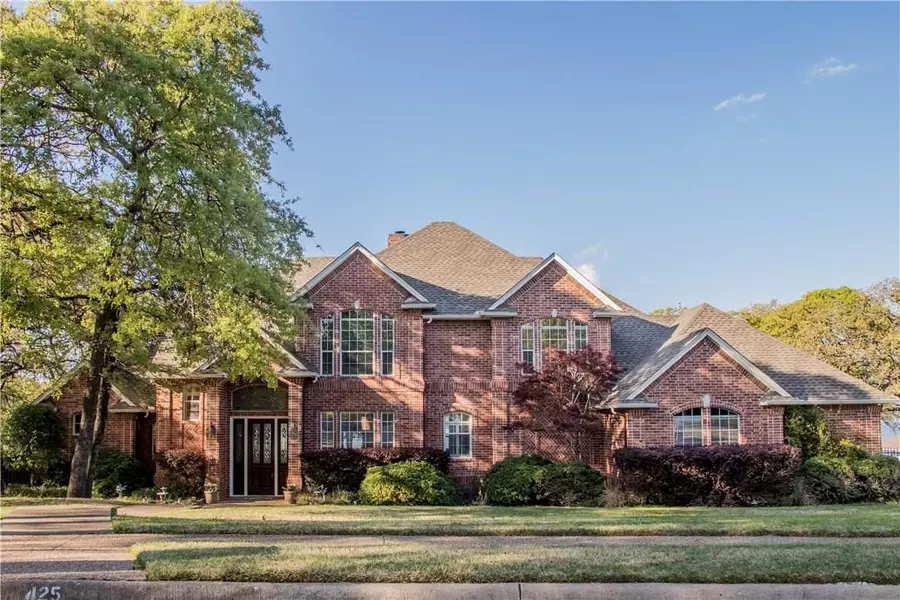 425 Schooner Drive, Azle, TX 76020