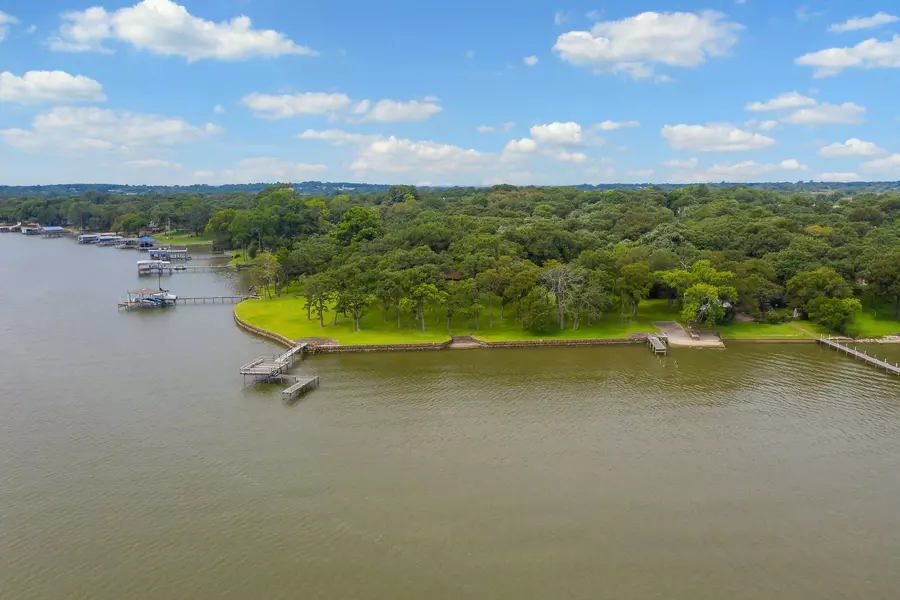 12420 Lake Forest Drive, Azle, TX 76020