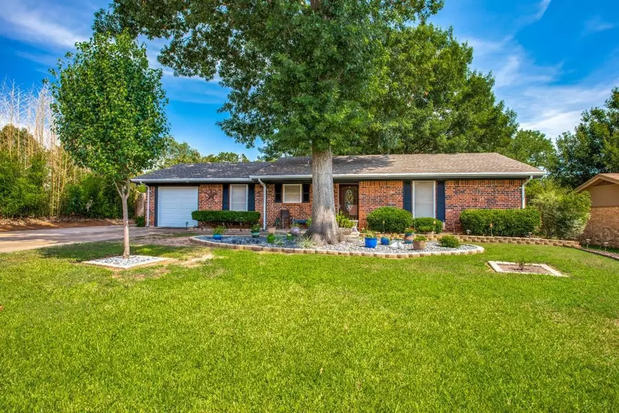 221 Mountain View Drive, Azle, TX 76020