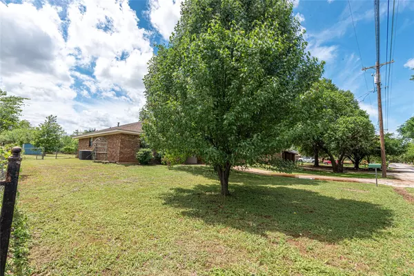 Weatherford, TX 76086,308 Hickory Lane