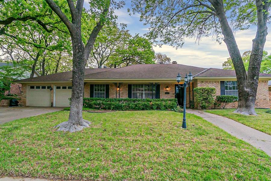 1806 Holm Oak Street, Arlington, TX 76012