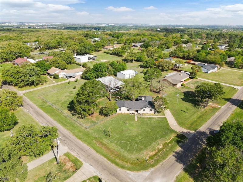 105 William Wallace Drive, Burleson, TX 76028