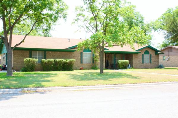 1702 Southgate Drive, Brownwood, TX 76801