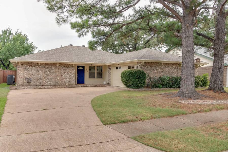 106 Lark Lane, Euless, TX 76039