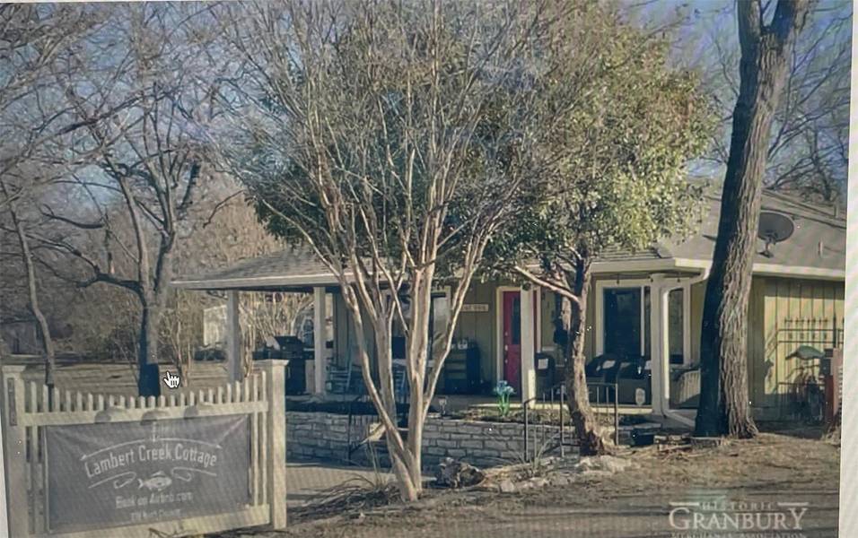 218 N Crockett Street, Granbury, TX 76048