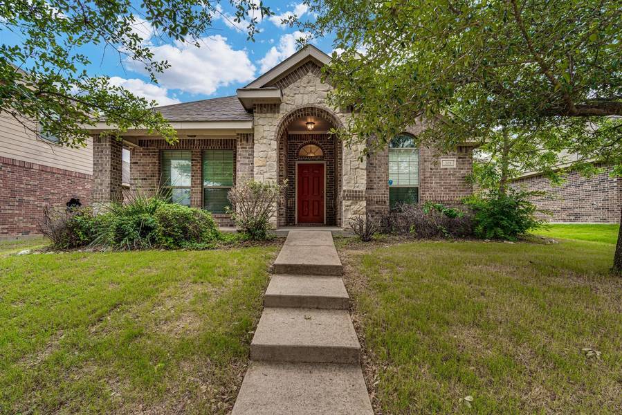 203 Cool Meadows Lane, Red Oak, TX 75154