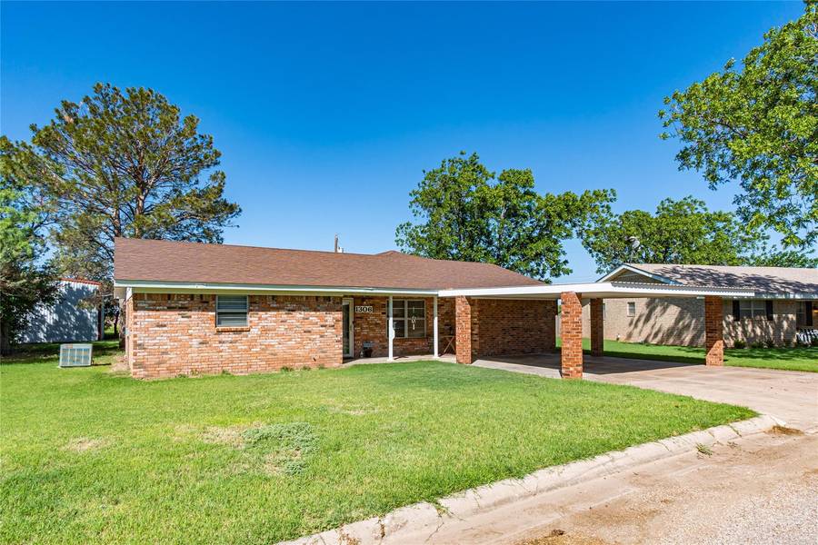 1306 Portland Avenue, Stamford, TX 79553