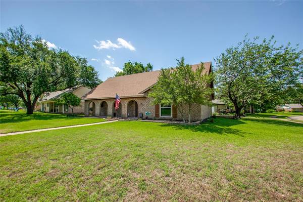 907 Loganwood Avenue, Richardson, TX 75080