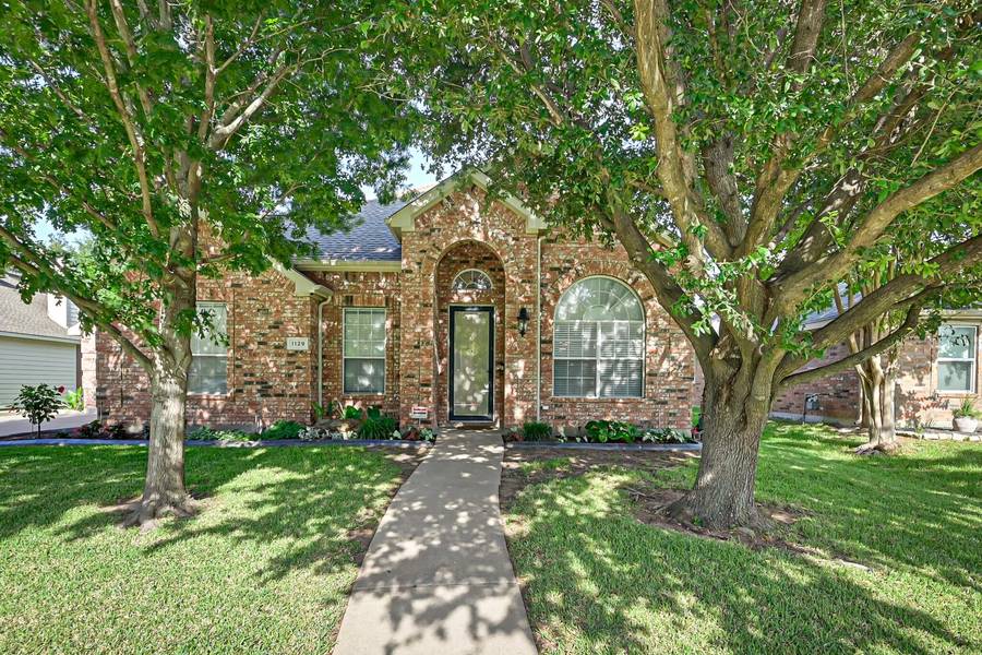 1129 Wedgewood Drive, Mansfield, TX 76063