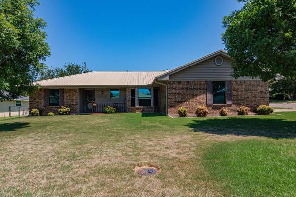 1102 Kay Drive, Weatherford, TX 76086