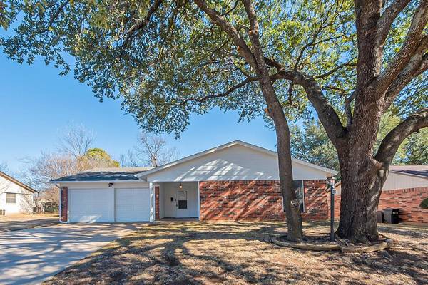 209 Wilson Street, Crowley, TX 76036