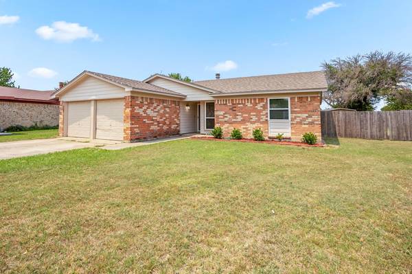 700 Fair Meadows Drive, Saginaw, TX 76179