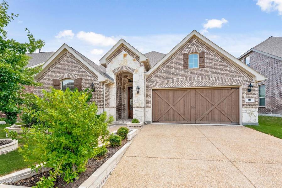 510 Pineview Drive, Euless, TX 76039