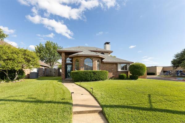 2060 Arbor Creek Drive #B, Carrollton, TX 75010