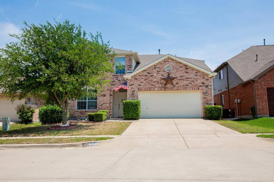 9040 Golden Sunset Trail, Fort Worth, TX 76244